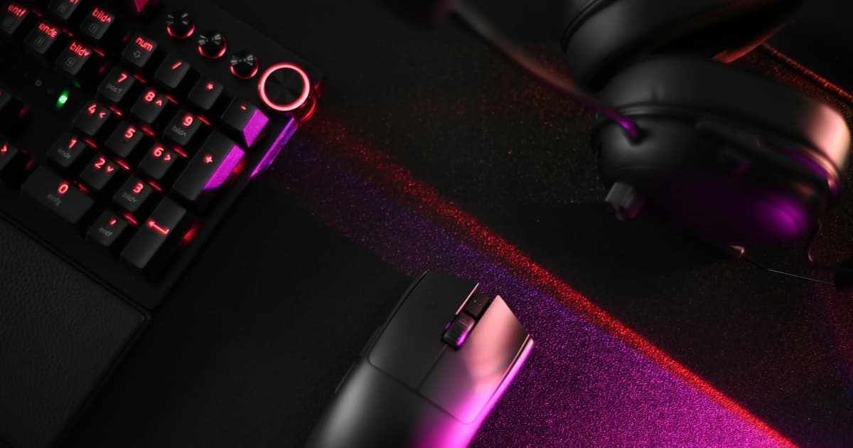 MelGeek dévoile les claviers de la série Centauri avec écrans OLED et technologie de commutateurs magnétiques