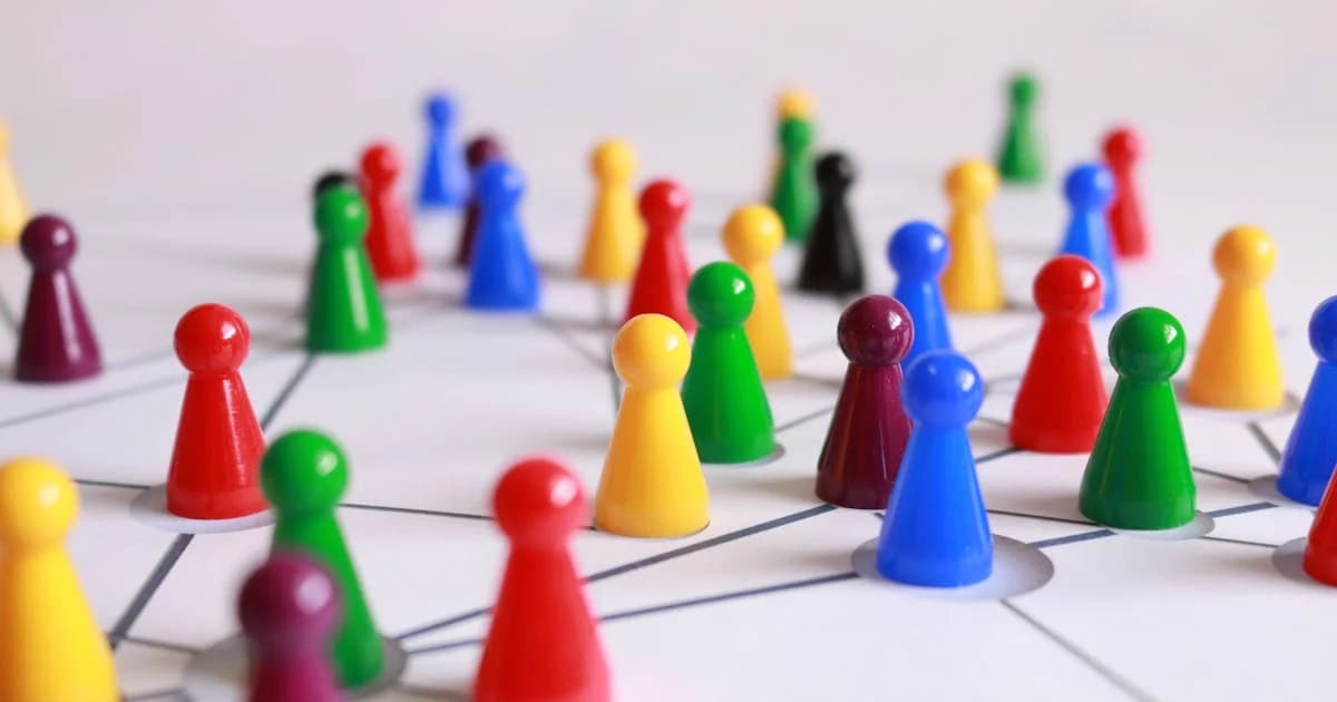 Le podcast populaire 'Conversations' se rebaptise et élargit son champ d'action sous une nouvelle identité