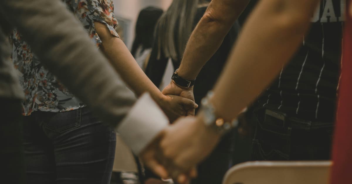 L'auteure Chantal Johnson publie sa troisième étude biblique 'La Joie au-delà des pages' explorant la joie chrétienne