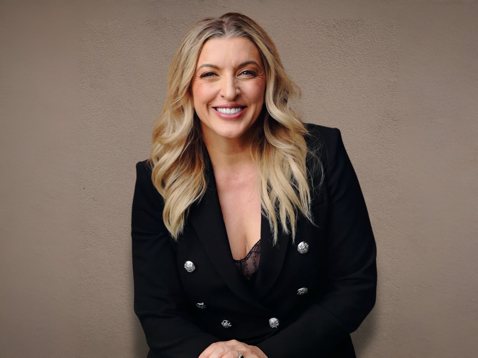 Les agents immobiliers font face à une crise de perception, selon Courtney Poulos, fondatrice de SERHANT. CA