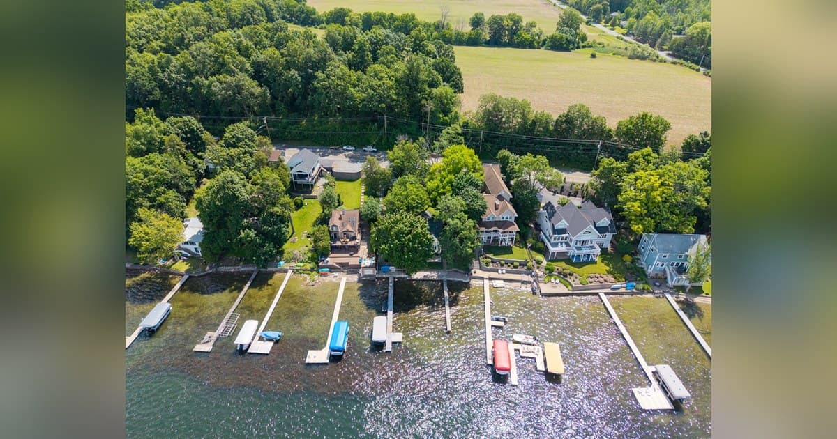 Retrait des pontons du lac Conesus : anticiper pour éviter l'emprise de l'hiver