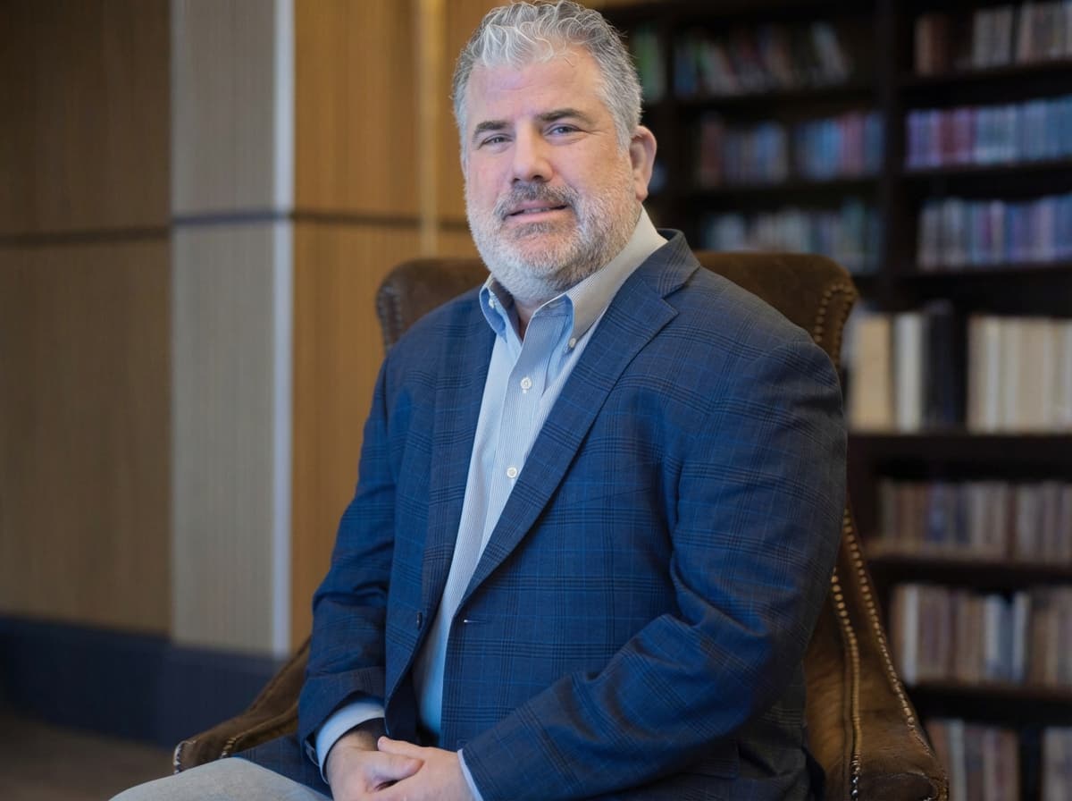 Un courtier immobilier publie un recueil d'histoires vraies tirées de sa carrière