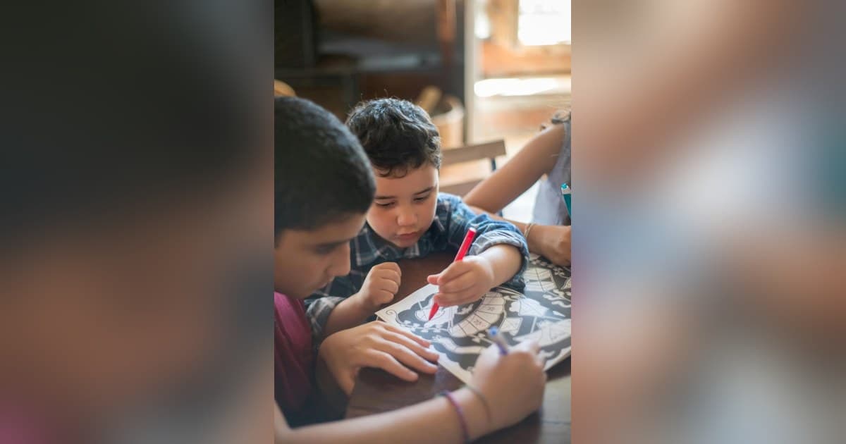 La peur des contrôles d'immigration chez les parents hispaniques entraîne l'évitement de l'école, selon une enquête