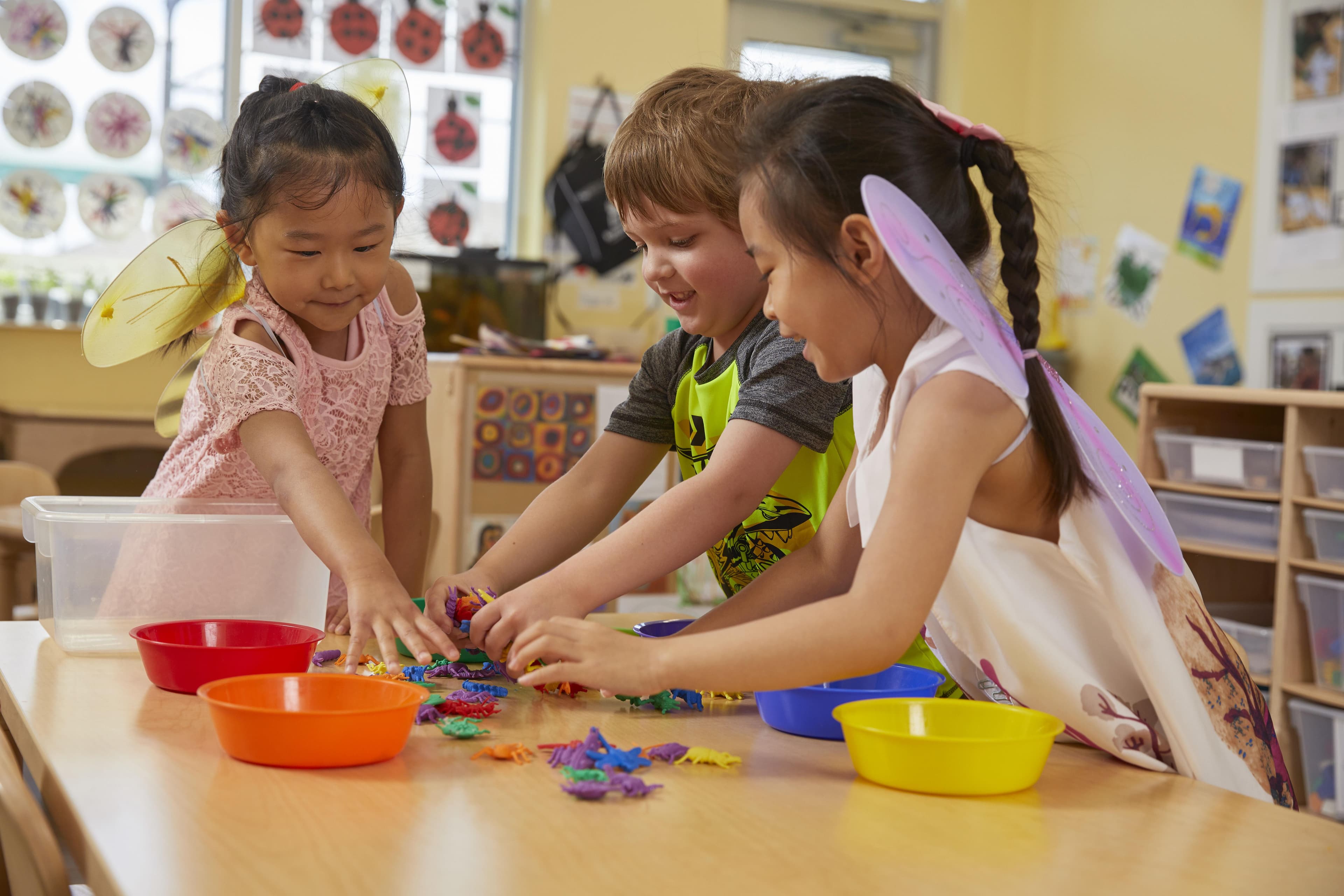 Compétences préscolaires au-delà de l'alphabet : l'apprentissage socio-émotionnel clé pour la préparation à la maternelle