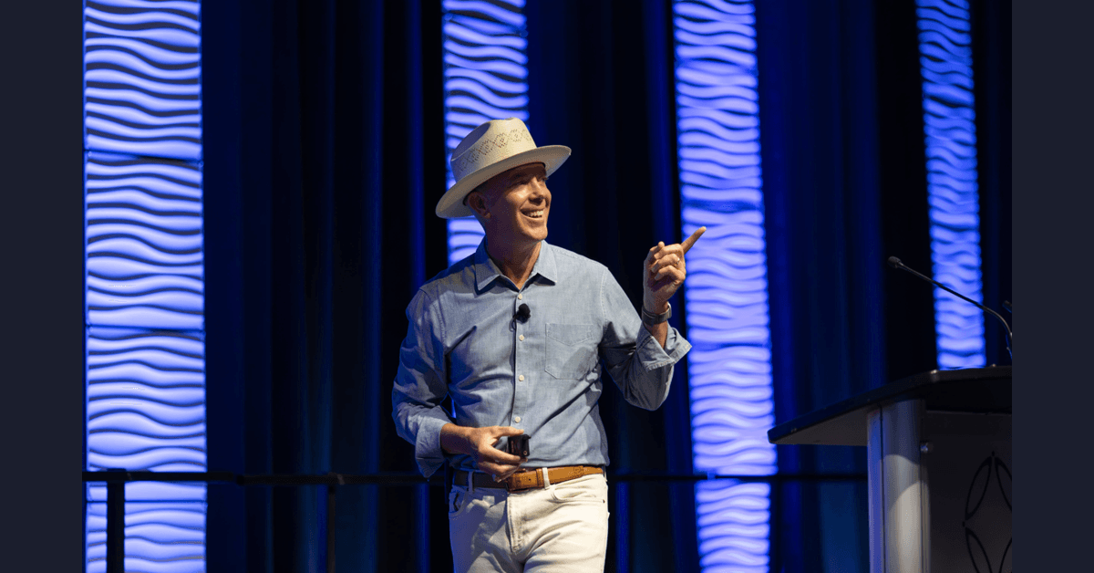 Joseph Kopser de Grayline Group reçoit le prix Service et Leadership 2025 de CleanTX pour son impact visionnaire sur l'écosystème énergétique texan