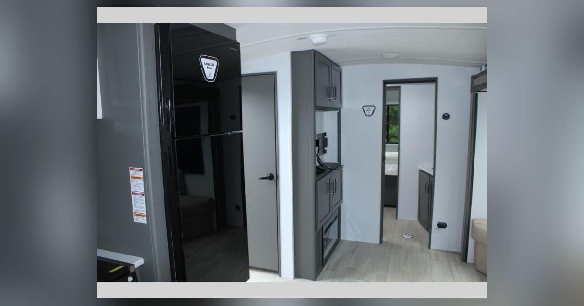 Pete’s RV Center met en avant son vaste inventaire de camping-cars et de caravanes pour les acheteurs de la Nouvelle-Angleterre