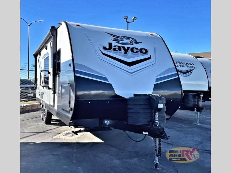 Johnnie Walker RV élargit son inventaire de camping-cars abordables et de camping-cars d'occasion à Las Vegas