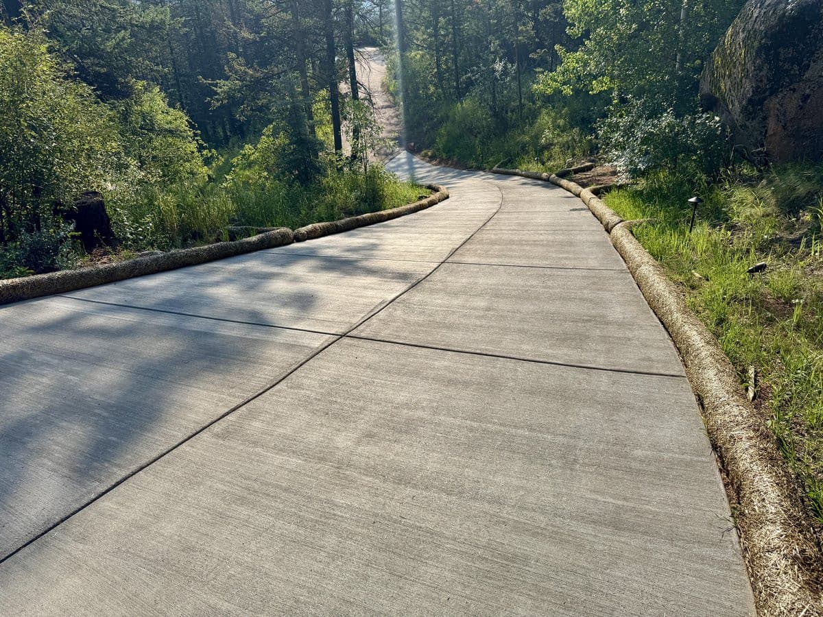 Springs Concrete se forge une réputation en tant que principal entrepreneur en allées de Colorado Springs grâce à la qualité et à l'accessibilité