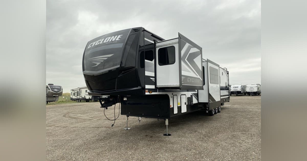 Allan Dale VR et remorques élargit son inventaire en Alberta avec les jouets porteurs et caravanes Heartland Cyclone 2027