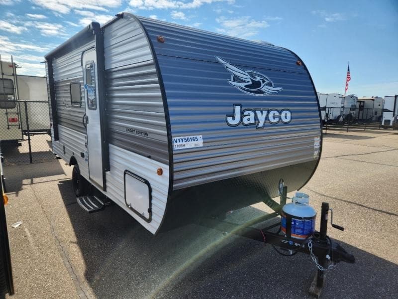 Hilltop Camper & RV met en avant son inventaire de caravanes pour les amateurs de plein air du Minnesota