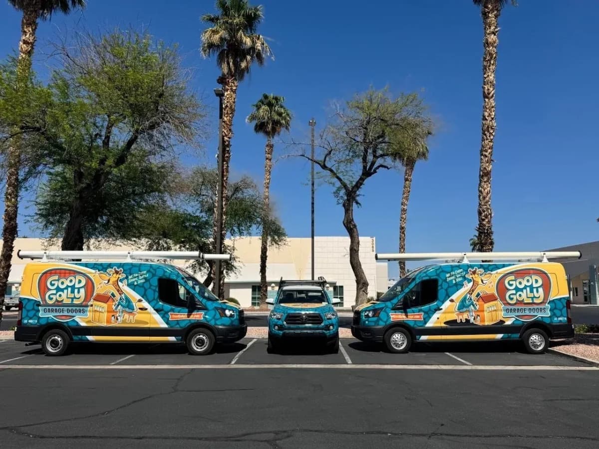 Good Golly Garage Doors s'associe à The Shade Tree pour une collecte de dons communautaire en novembre