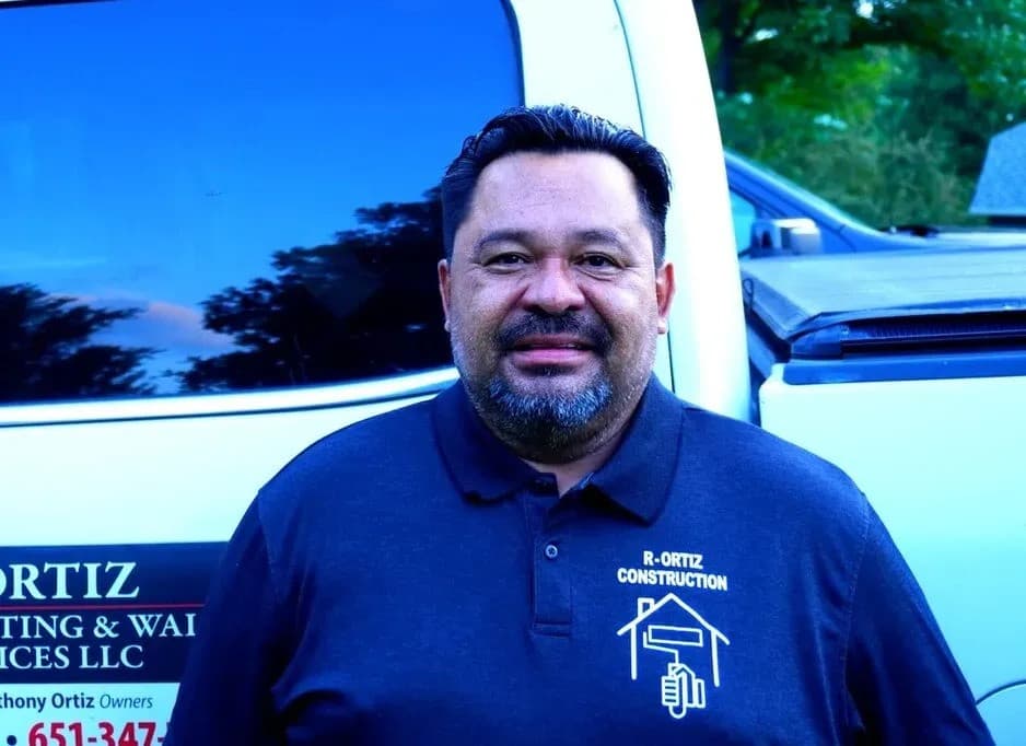 R Ortiz Construction Propose des Services Experts de Peinture et de Placoplâtre pour les Propriétaires de Minneapolis