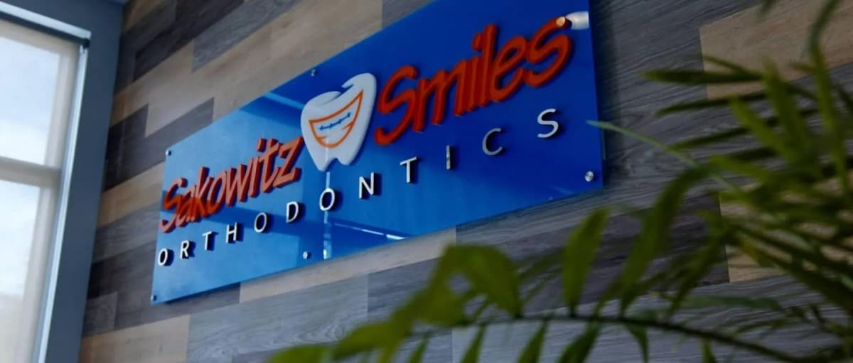 Sakowitz Smiles Orthodontie combine technologie de pointe et expertise pédiatrique pour révolutionner les soins orthodontiques