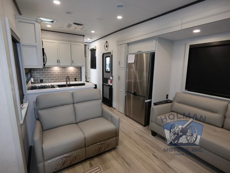 Holman RV Présente son Inventaire Élargi de Keystone Alpine et Cougar pour les Campeurs de la région de Cincinnati