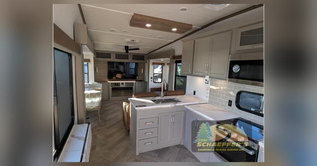 Tom Schaeffer's RV Superstore ajoute des camping-cars Hurricane et des caravanes à sellette Sprinter à son inventaire en Pennsylvanie