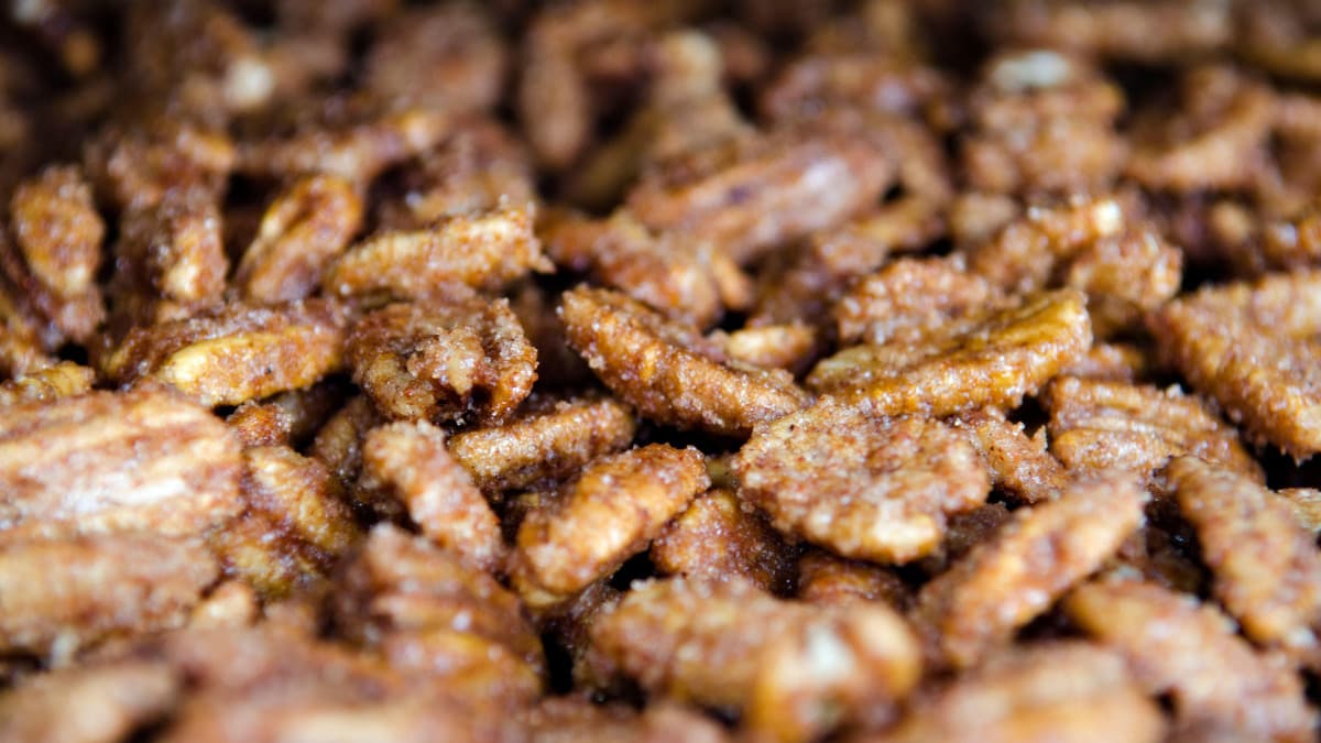 Molly & Me Pecans lance des noix de pécan au caramel salé au whisky comme option de collation saine