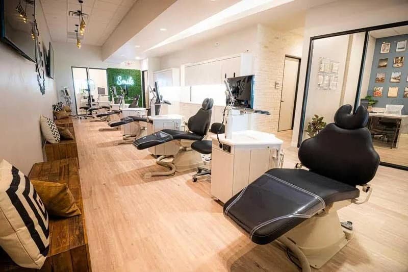 Knecht Orthodontics élargit l'accès aux appareils dentaires et à Invisalign pour les familles de Dayton, TX