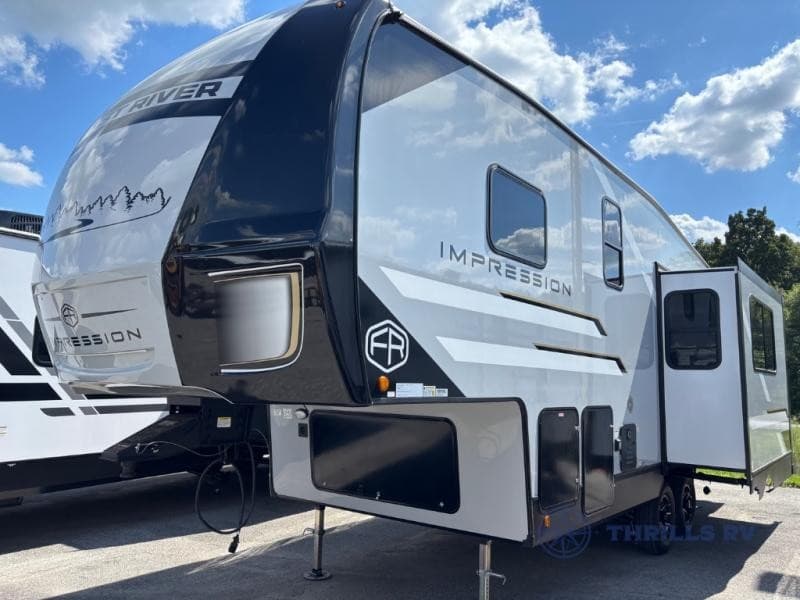 Thrills RV élargit son inventaire avec la nouvelle cinquième roue Heritage Glen 356QB pour les campeurs de Fort Wayne
