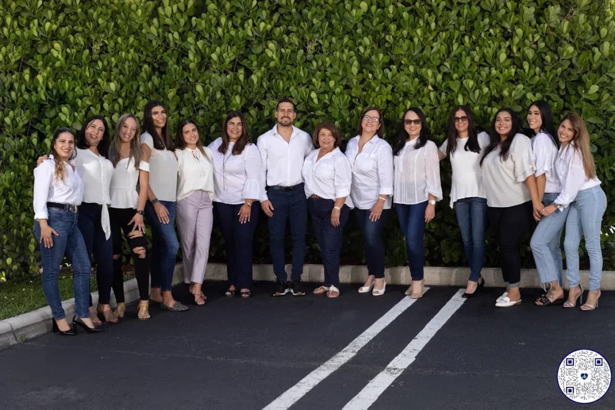 La clinique dentaire A1 Care de Miami met l'accent sur la dentisterie familiale avec un héritage de 20 ans