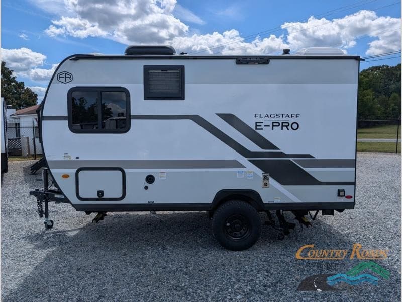 Country Roads RV Center élargit son inventaire de fifth wheels et de travel trailers à Lexington