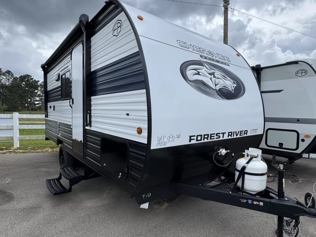 Dad's Camper Outlet élargit son inventaire de camping-cars d'occasion à Gulfport