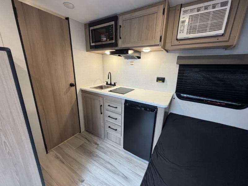 Meridian RV élargit son inventaire de roulottes Coleman à Port Coquitlam