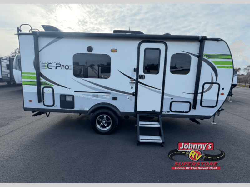 Le Superstore RV de Johnny élargit son inventaire pour répondre à la demande croissante de la côte du Golfe