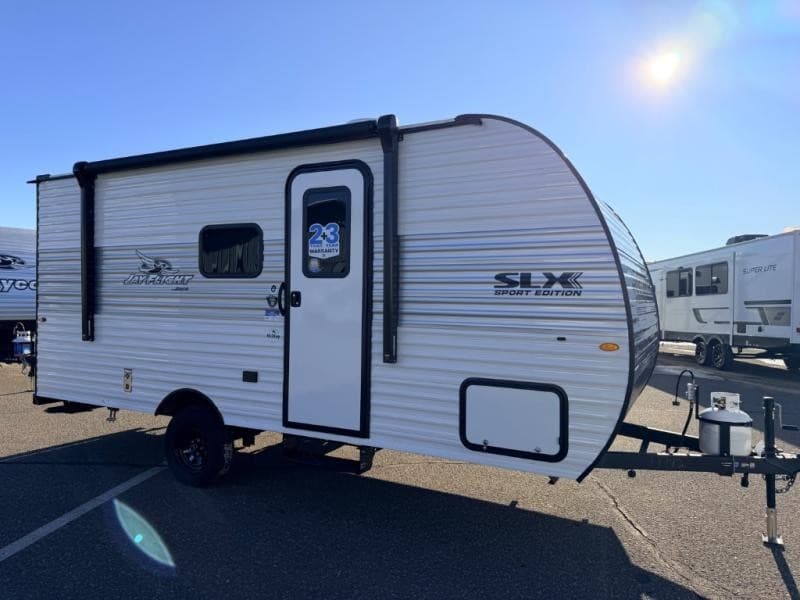 Hilltop Camper & RV améliore la planification des services et la coordination des pièces dans ses quatre sites du Minnesota