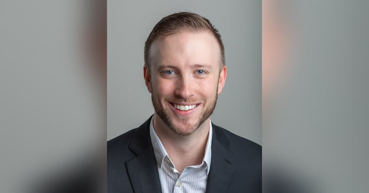 Le chiropraticien de Lakeville, le Dr Cody Rodewald, reçoit le prix 10-Under-10 du Palmer College