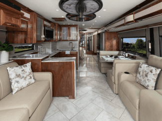 McKee RV élargit son inventaire avec les motorisés American Eagle et Thor Magnitude