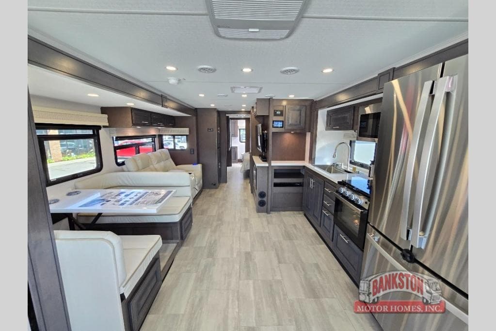 Bankston Motor Homes élargit son inventaire de VR en Alabama avec le Lance Camper 650 et diverses options de motorisés