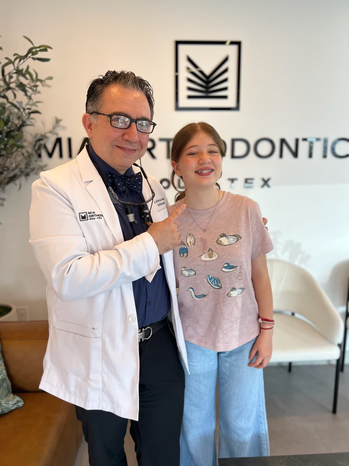 Mia Orthodontics ouvre dans le quartier Upper Kirby de Houston, offrant des soins certifiés par le conseil