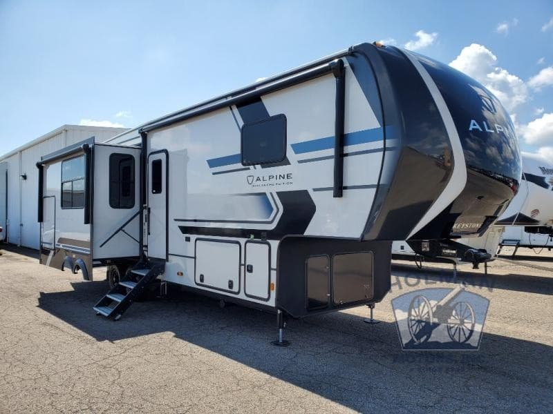 Holman RV élargit son inventaire à Batavia, Ohio, avec notamment les modèles Keystone Avalanche