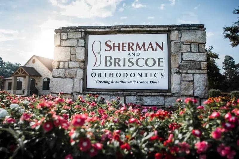 Sherman & Briscoe Orthodontics met l'accent sur les soins personnalisés et les traitements avancés à Longview