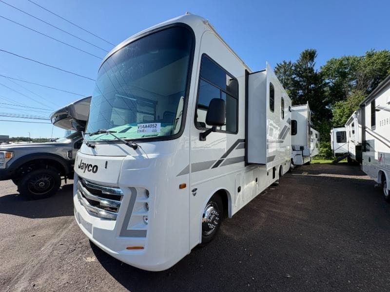 Fretz RV élargit son inventaire avec des remorques neuves et d'occasion et des camping-cars de classe B