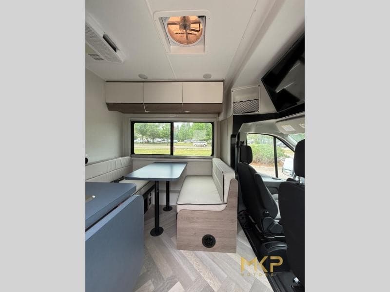 Lake Region RVs élargit son inventaire de camping-cars de classe B et d'occasion dans le Minnesota