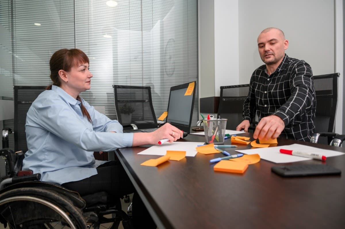 Pekas Smith explore comment les choix entre SSDI et SSI impactent l'éligibilité à Medicare et à AHCCCS en Arizona