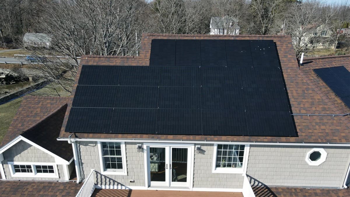 RI et MA parmi les 5 États où l'électricité coûte le plus cher ; une entreprise locale répond en proposant des évaluations solaires honnêtes