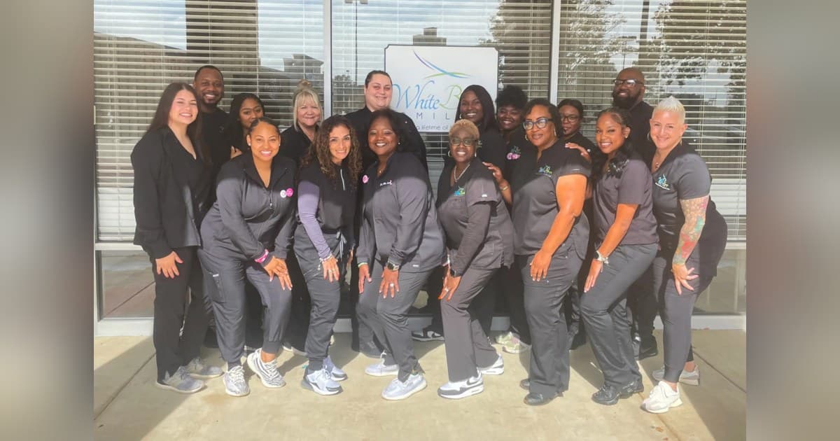 White Brown Smiles propose des bagues et Invisalign à la communauté de Columbia, SC
