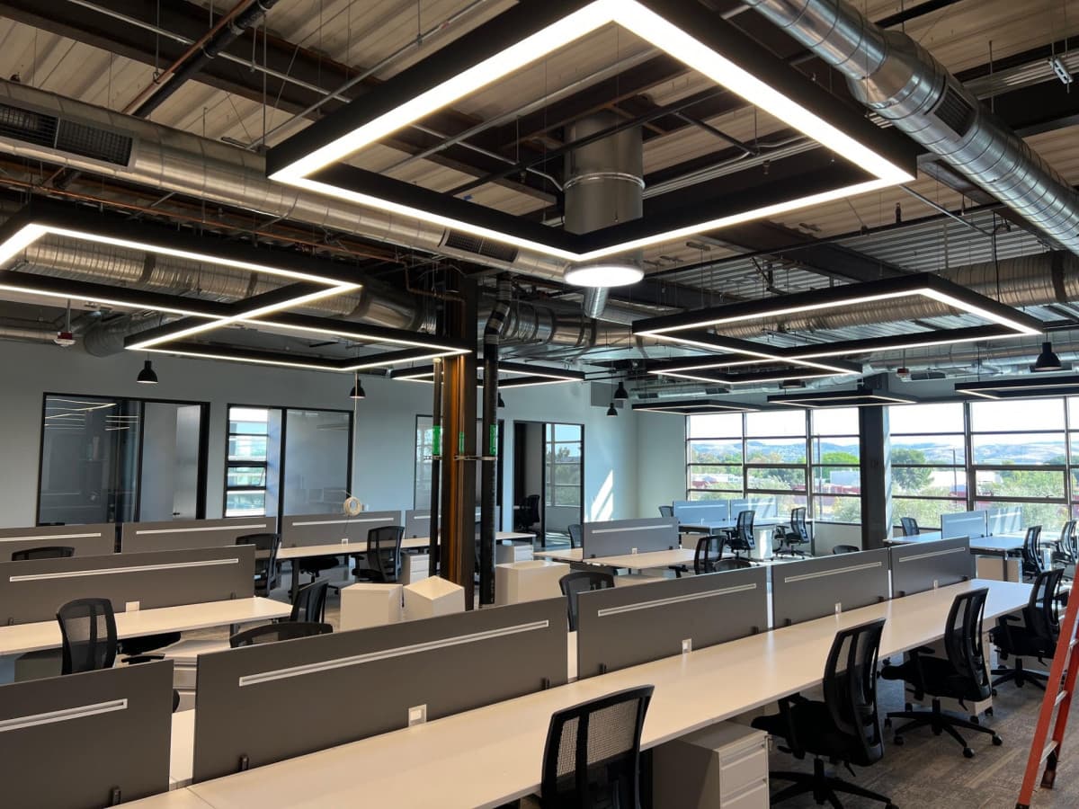 Ring and Ping Inc. propose des services électriques commerciaux spécialisés et des câblages CAT6 en Californie du Sud