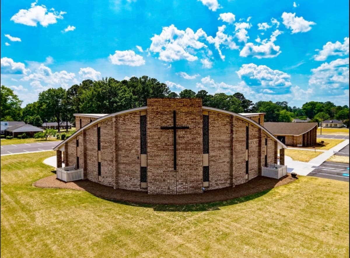 L'Église Glad Tidings élargit son rayonnement communautaire sous la direction du pasteur Rick Barnes