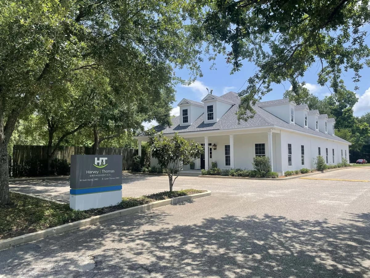 Harvey & Thomas Orthodontics élève les transformations de sourire à Fairhope, AL avec des soins personnalisés et des options avancées