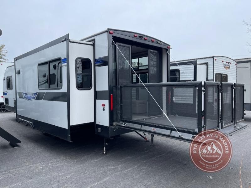 Rte. 125 RV & Marine élargit son inventaire avec des camping-cars, remorques et bateaux de pêche neufs et d'occasion