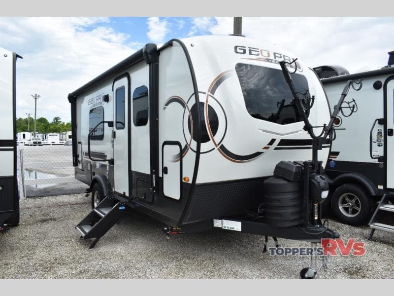 Topper's RV agrandit son parc de camping-cars et ses services pour les acheteurs de la région de Houston