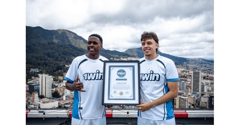 1win et FUTTO établissent un record du monde avec le match de football le plus haut sur un gratte-ciel de Bogotá