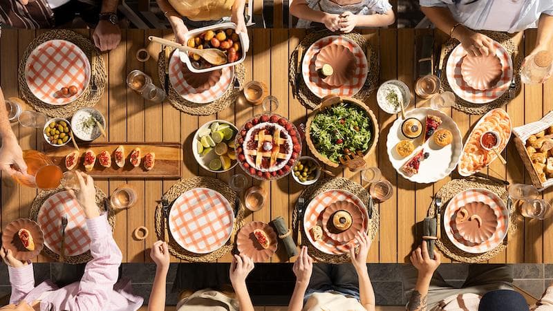 Transformer Table Outdoor Collection : des meubles modulables pour des réceptions estivales flexibles