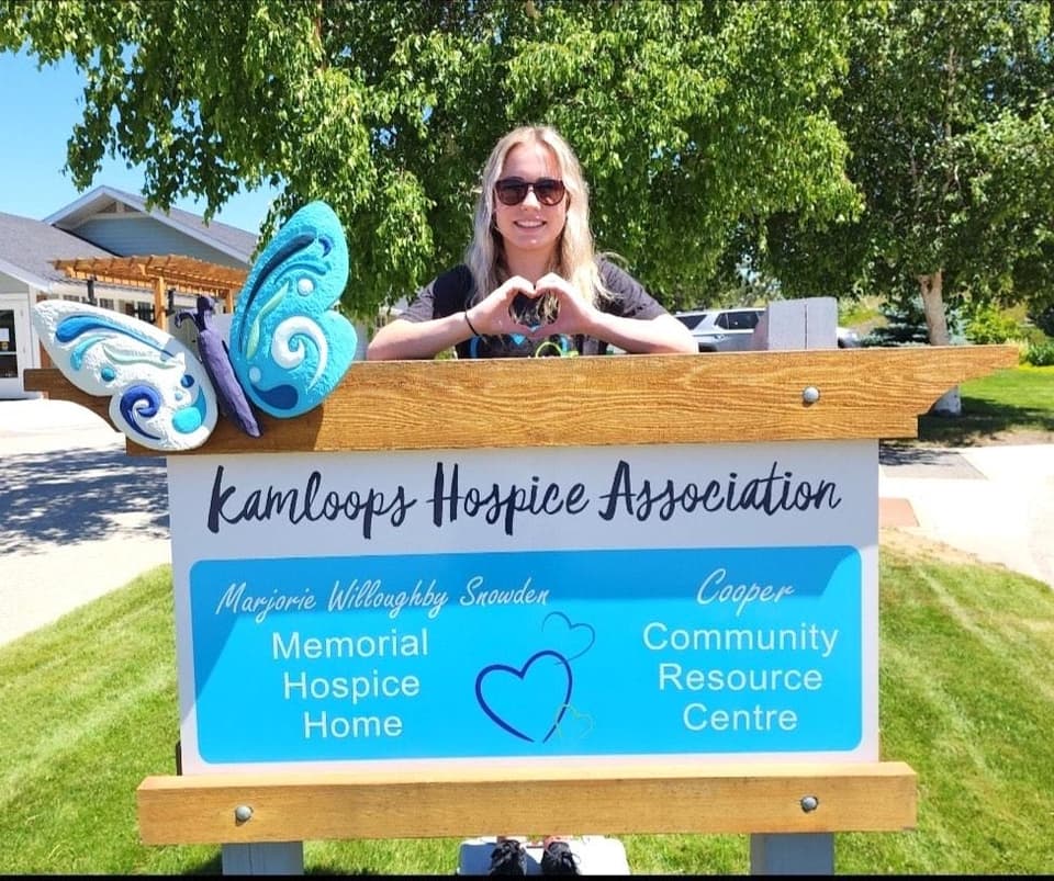 Une jeune de Kamloops reçoit le prix Tidbits of Change pour son initiative de collecte de fonds pour un hospice