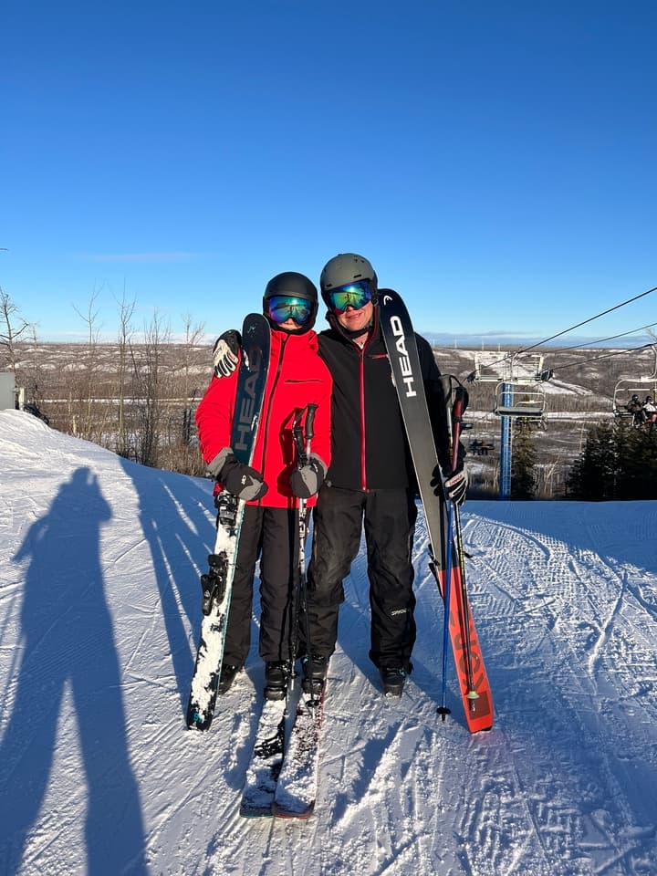 Un duo père-fille s'apprête à terminer une tournée historique de 39 stations de ski en Alberta