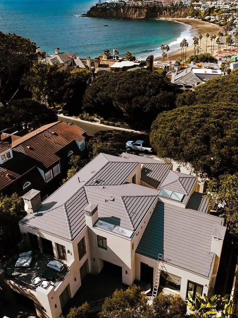 L'expertise de Roof Titan en toiture commerciale répond à la prévention cruciale des fuites en Californie du Sud