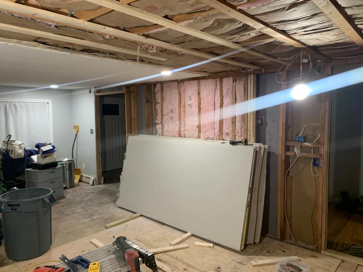 Next Step Property Services propose un modèle de rénovation de salle de bain par un seul artisan dans le sud du New Hampshire